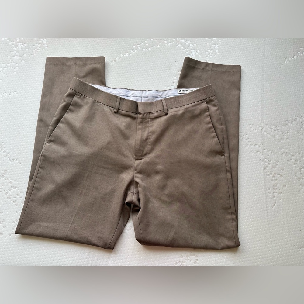 Haggar Men's Brown Plain Front Classic Fit Dress Pants Size 38x32